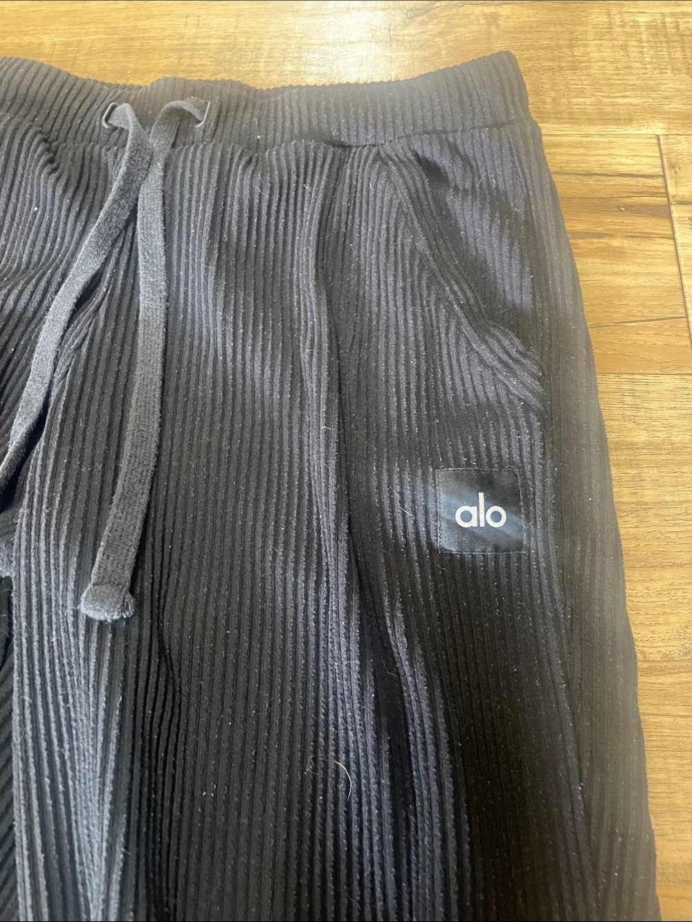 ALO Yoga Black Ribbed Jogger Sweatpants - Picture 3 of 6